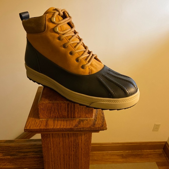 NEW All-weather Huckberry boots (size 10.5) - Picture 5 of 6